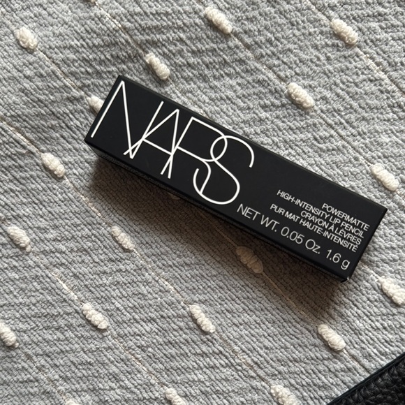 11 PC Makeup Sample Pouch with Assorted Cosmetics - Picture 7 of 8